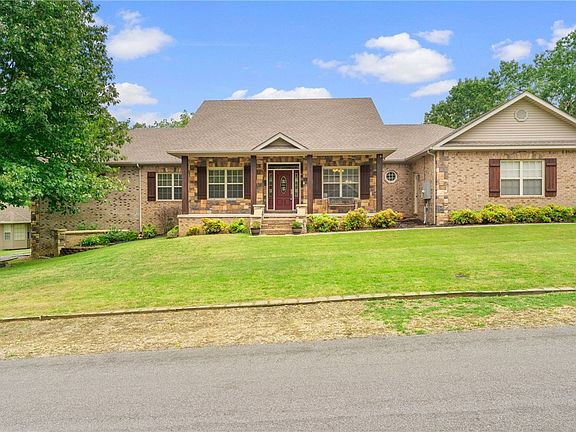 3rd image of 2 Glenwood Ln