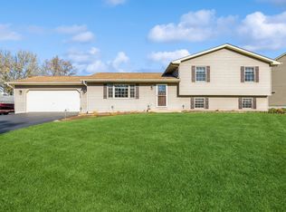 7406 Hickory Trl, Wonder Lake, IL 60097