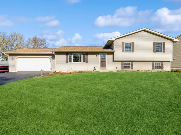 7406 Hickory Trl, Wonder Lake, IL 60097