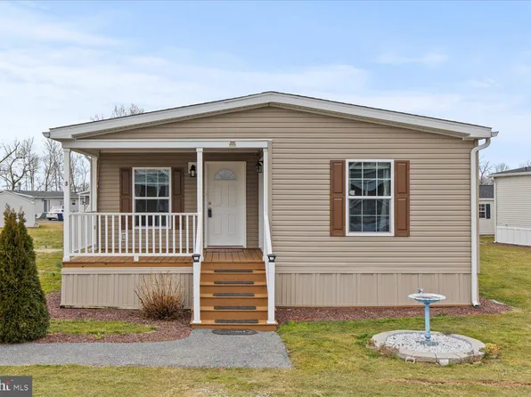 3 Amber Cir, New Holland, PA 17557