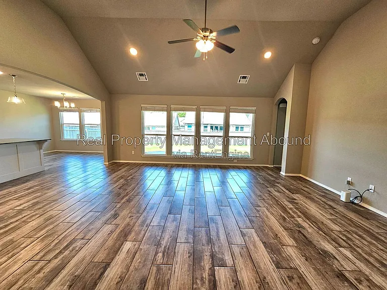 3706 S 13th Pl — Photo 5