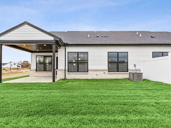 5th image of 5560 Birch Ct #9757