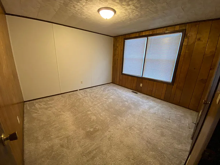 321 W Smith St — Photo 3