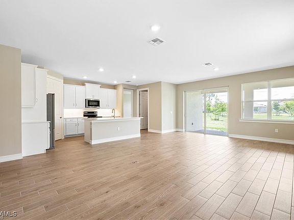 4th image of 15380 Yellow Birch Ct