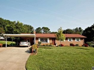 1960 15th Ave SW, Hickory, NC 28602