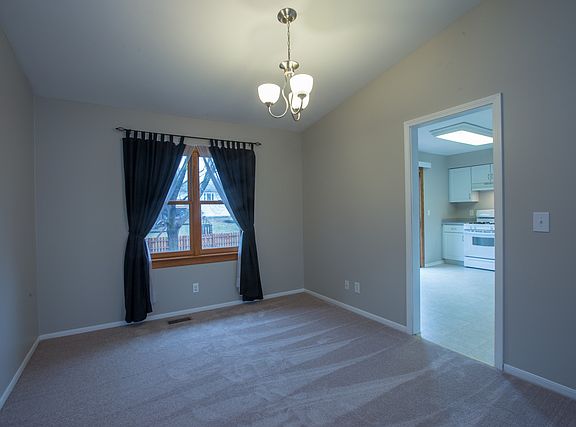 5th image of 38 Essex Ln