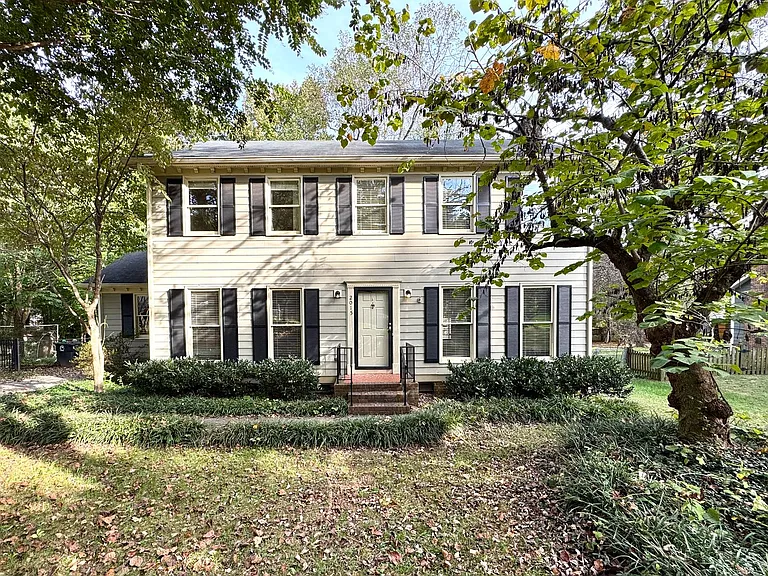 2015 Warwickshire Dr — Photo 1