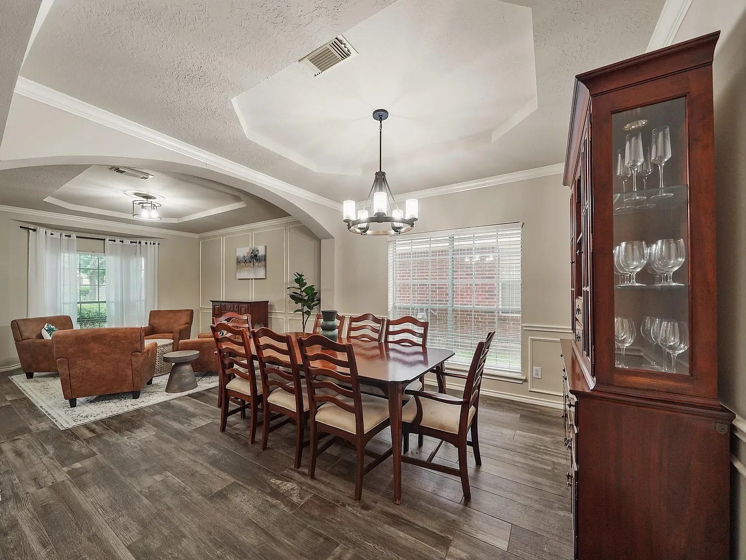 5 bed, 3.5 bath, 3561 sqft, $2,800 — Photo 4