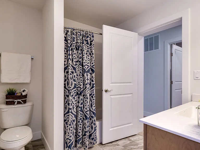 211 Jefferson St — Photo 15
