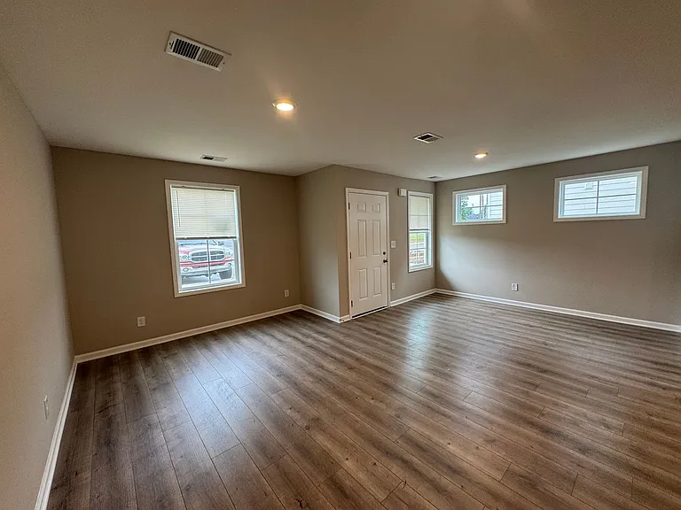 209 Mountaindale Dr — Photo 4