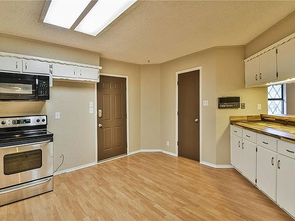 5th image of 329 Heritage Trl