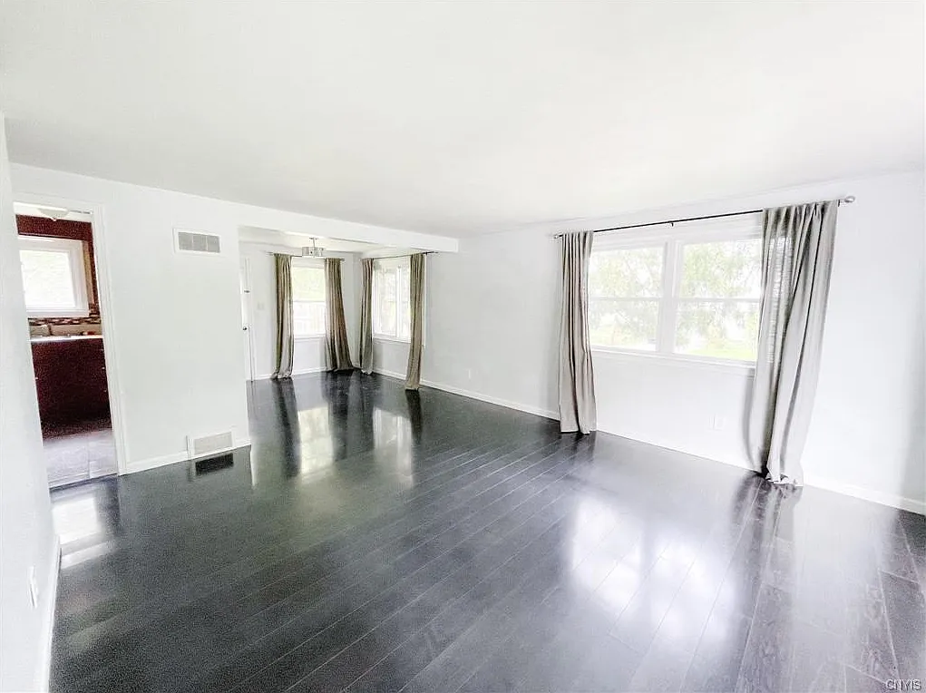 4 bed, 1280 sqft, $2,200 — Photo 1