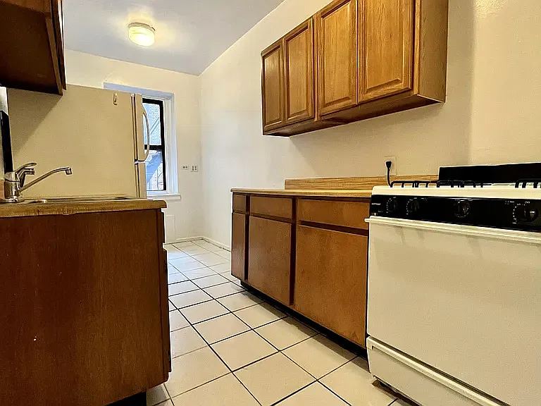 541 Bronx River Rd — Photo 24