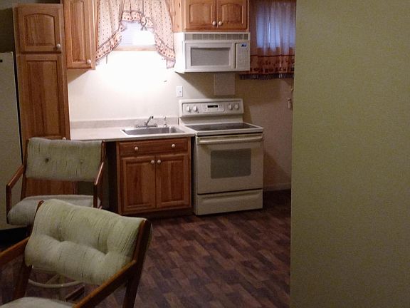 kitchen with breakfast bar