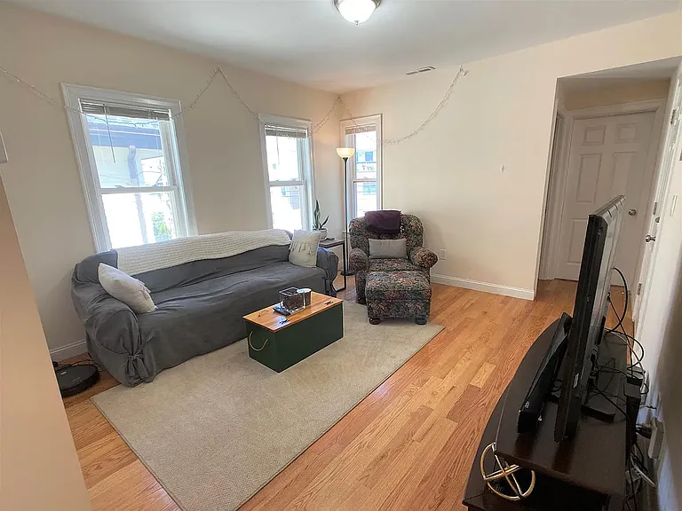521 Main St #2 — Photo 5