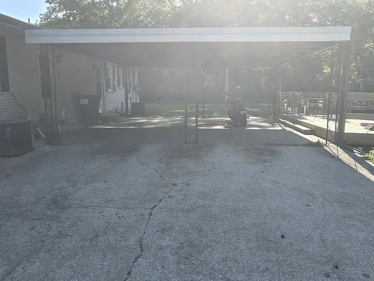 715 W Broadway St — Photo 10