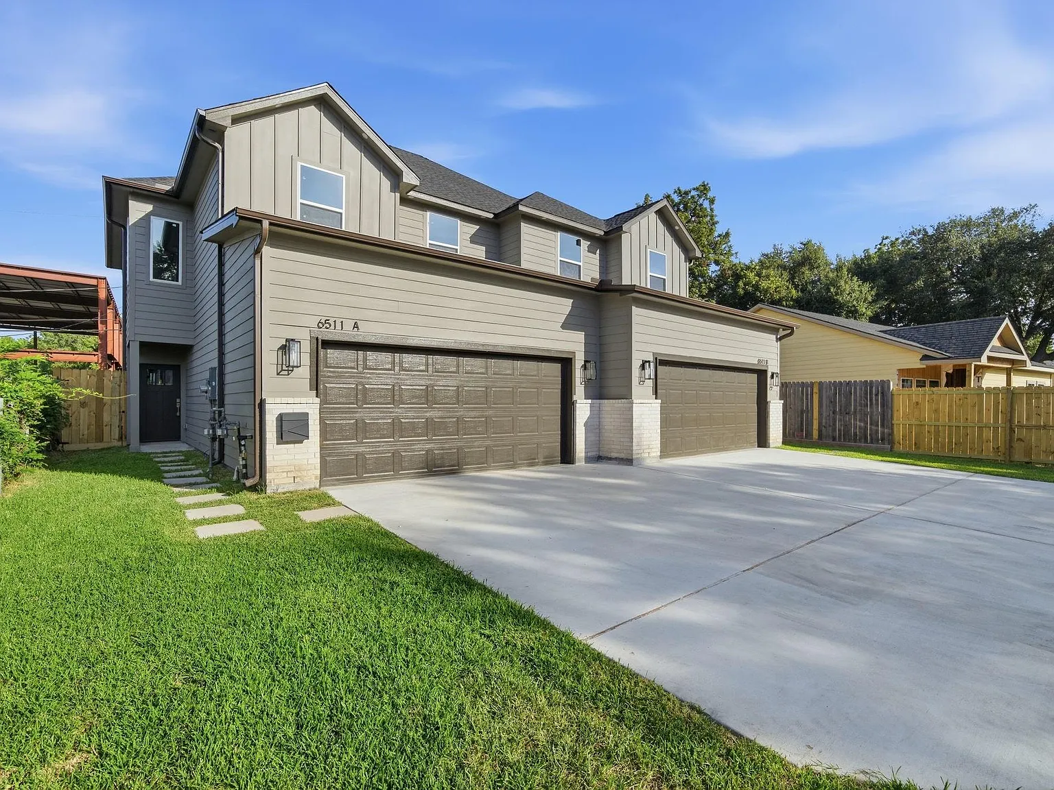 3 bed, 2.5 bath, 3839 sqft, $2,100 — Photo 3