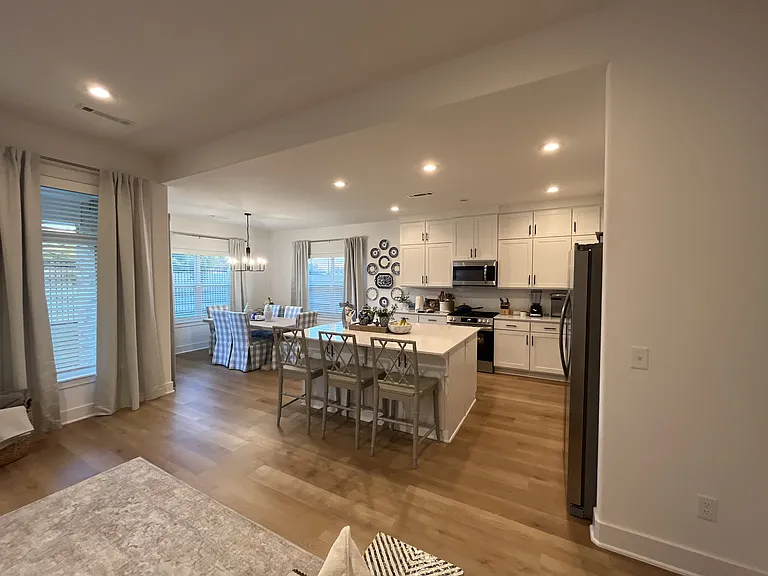463 S Wagon Wheel Ave — Photo 2