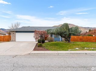 520 Cedar Wood Ln, Wenatchee, WA 98801