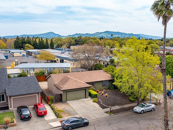 5th image of 272 Carina Drive