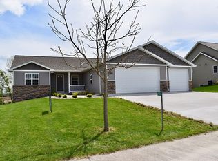 W7099 Glen Valley Dr, Greenville, WI 54942