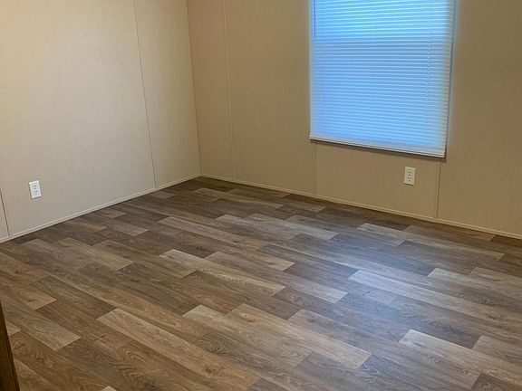 3rd image of 103 Squirrel Dr