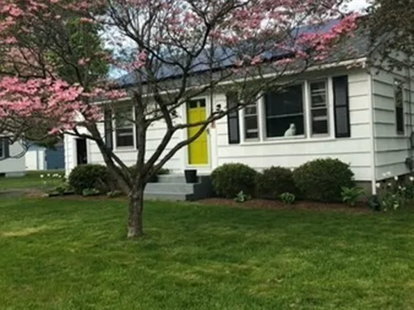 27 Mountain View Cir, Southampton, MA 01073