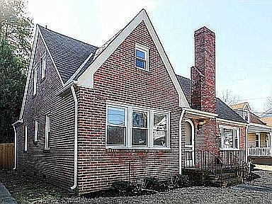 1st image of 1707 Leckie St