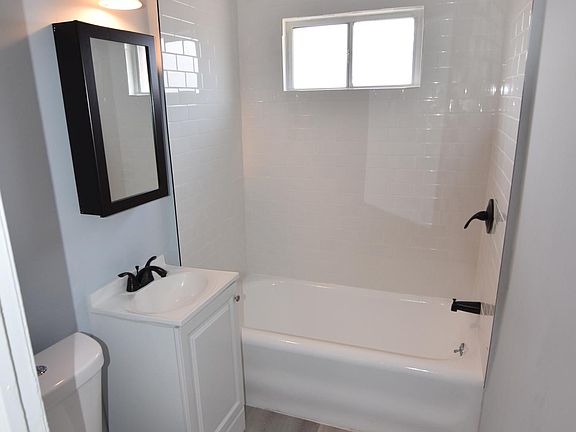 5th image of 2360 W Washington Blvd Suite 206