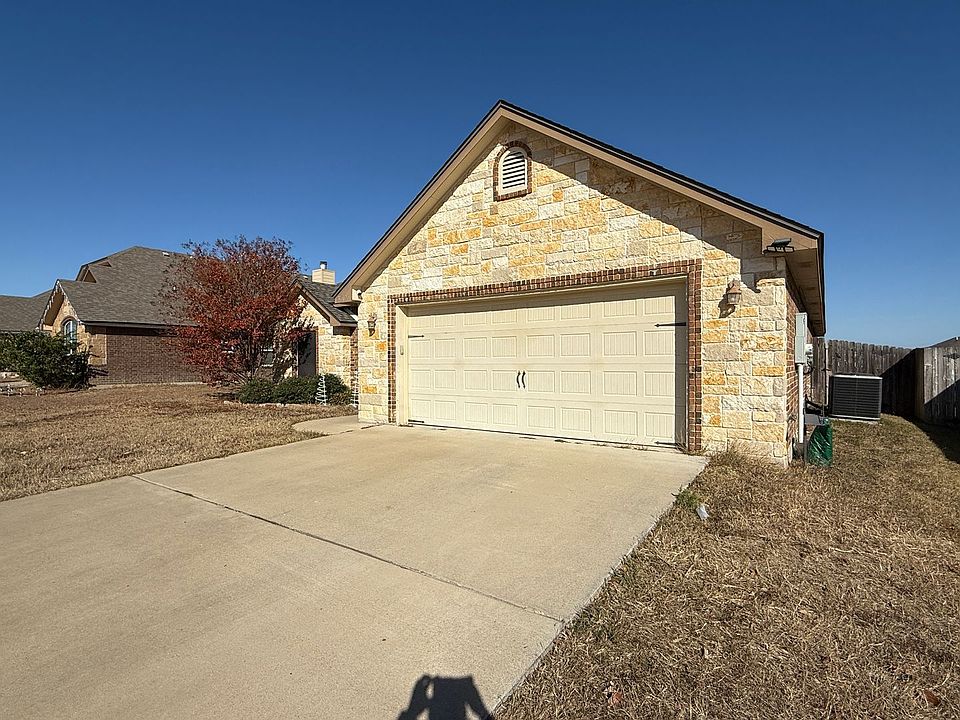 2nd image of 3107 Briscoe Dr
