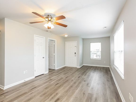 4th image of 2335 Layton Park Dr