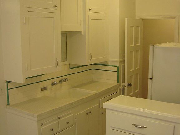 4th image of 631 S Cochran Ave APT 104