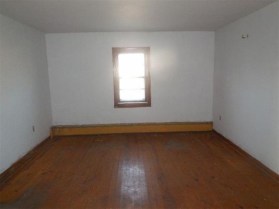 3rd image of 847 Main St
