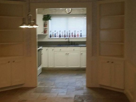 3rd image of 450 Oakdale Dr