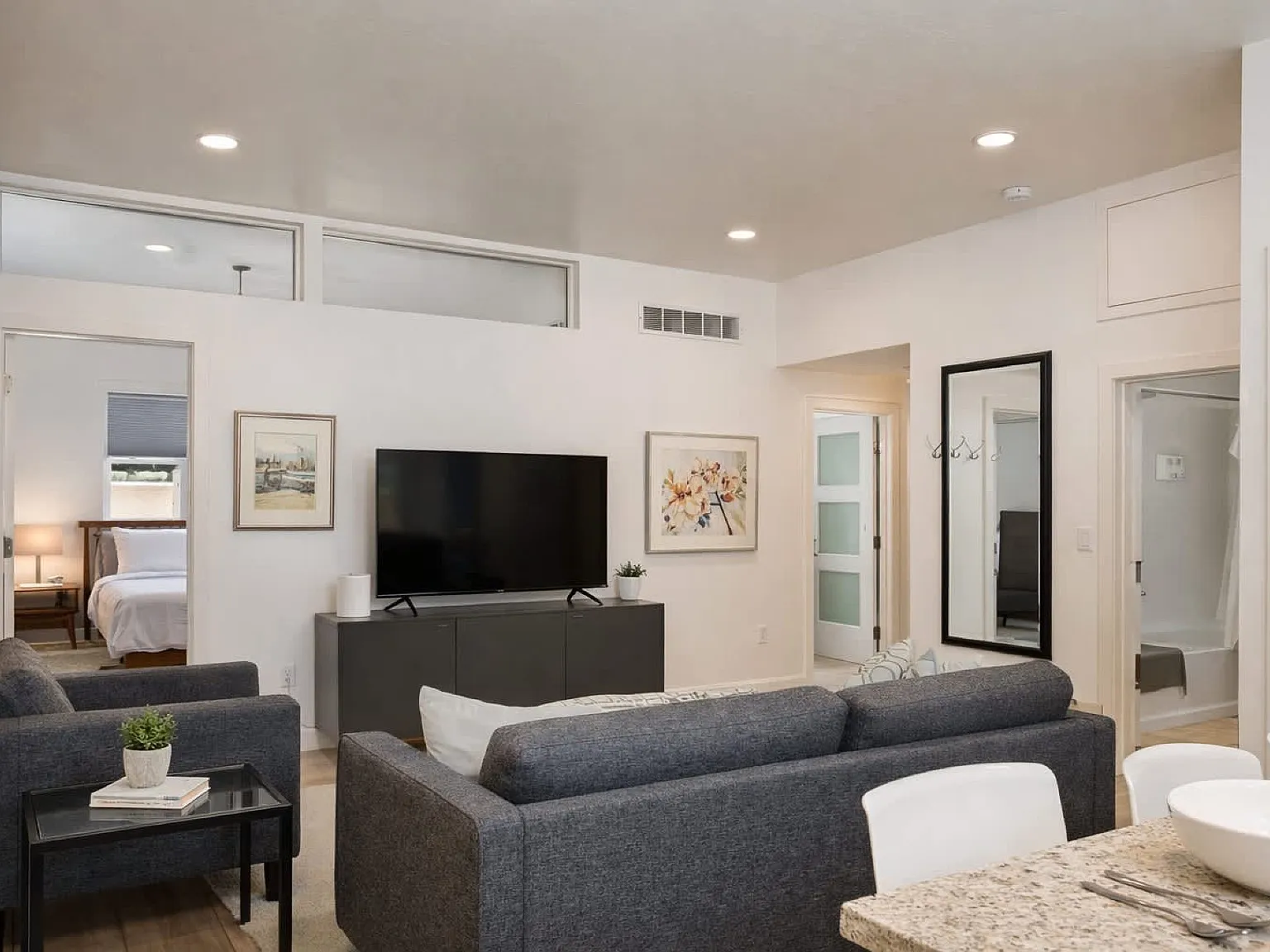2 bed, 800 sqft, $2,850 — Photo 2