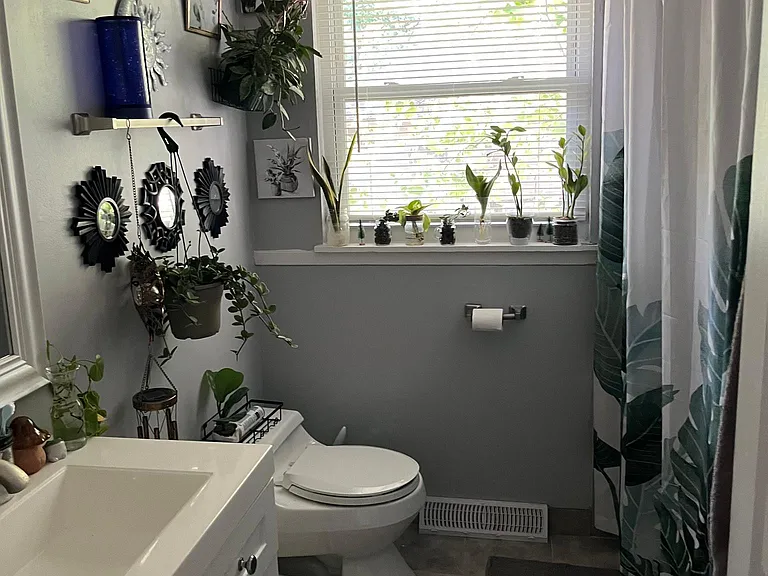 Updated main level full bathroom!