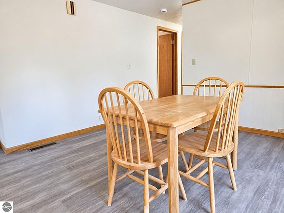 5th image of 3868 Cecil Rd