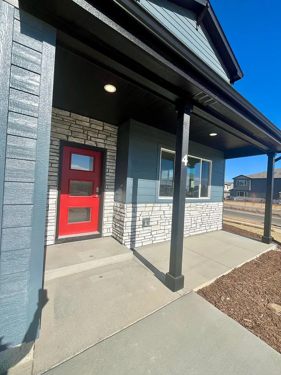 Entry and porch - 6931 4th Street Rd #4