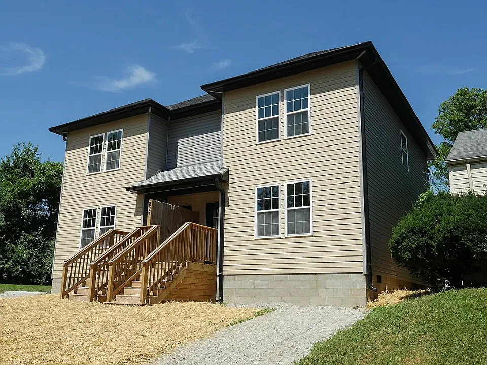 927 Algonquin Pkwy #A