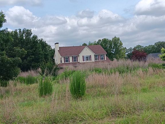 3rd image of 924 Oak Grove Rd