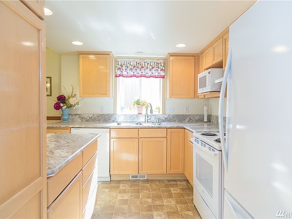 All Appliances Stay in this Kitchen!!