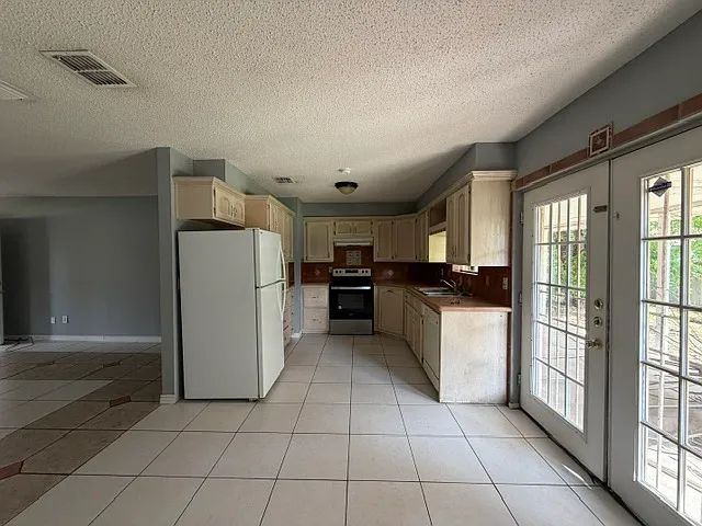 501 E Hibiscus Ave — Photo 5
