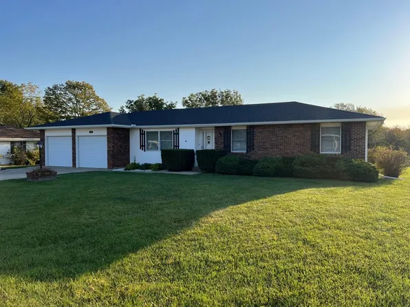 1304 Cherry Ln, Macon, MO 63552