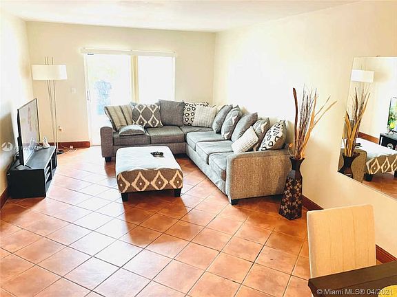 3rd image of 1610 Lenox Ave APT 202