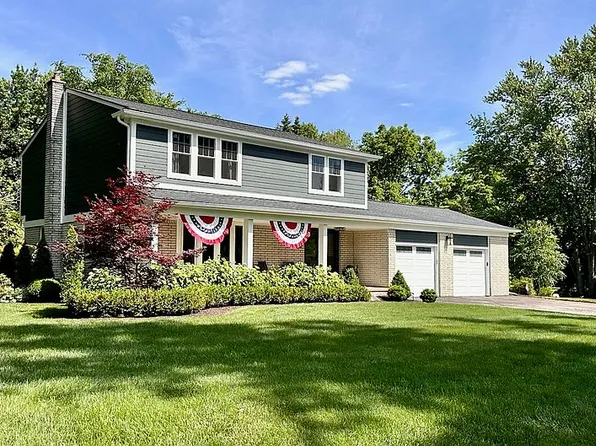 3725 Sunset Blvd, Orchard Lake, MI 48324