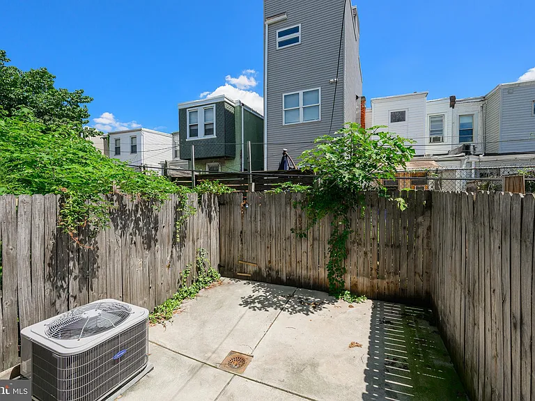1439 N Newkirk St — Photo 12