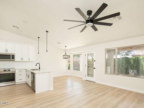 4th image of 3570 E GLENEAGLE Place