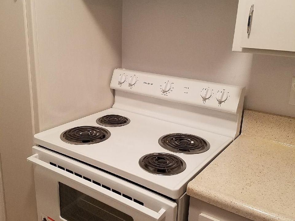 1st image of 5809 Reseda Blvd APT 115