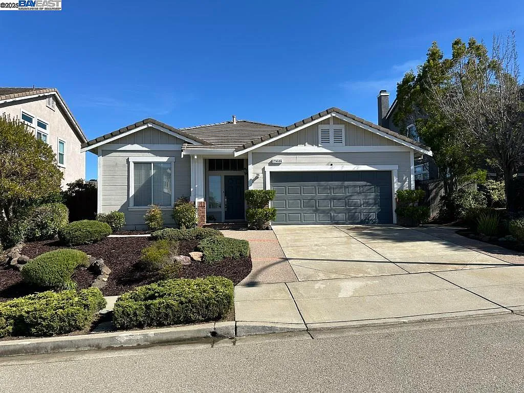 25616 Crestfield Cir photo 1