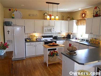 Amazing kitchen with extra cabinetry
